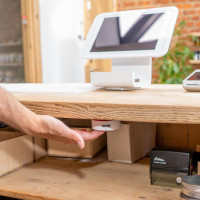 Verisure Überfalltaste im Kassenbereich